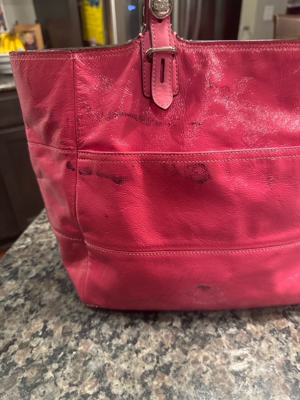 Bold, eye-catching Coach hot pink leather tote with silver-tone chain detail 💗✨ - Picture 6 of 16